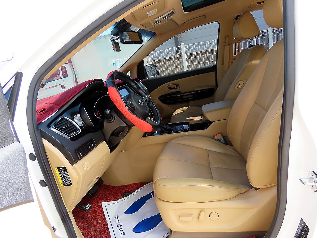 KIA Carnival - Vista 5