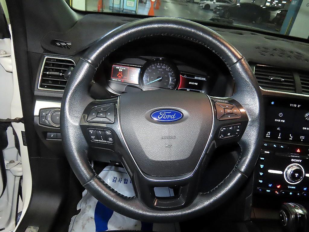 Ford Explorer - Vista 8