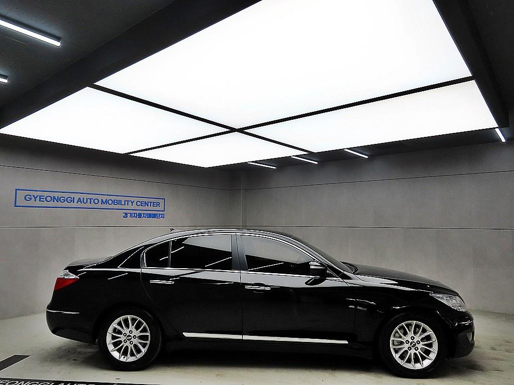 HYUNDAI Genesis - Vista 2