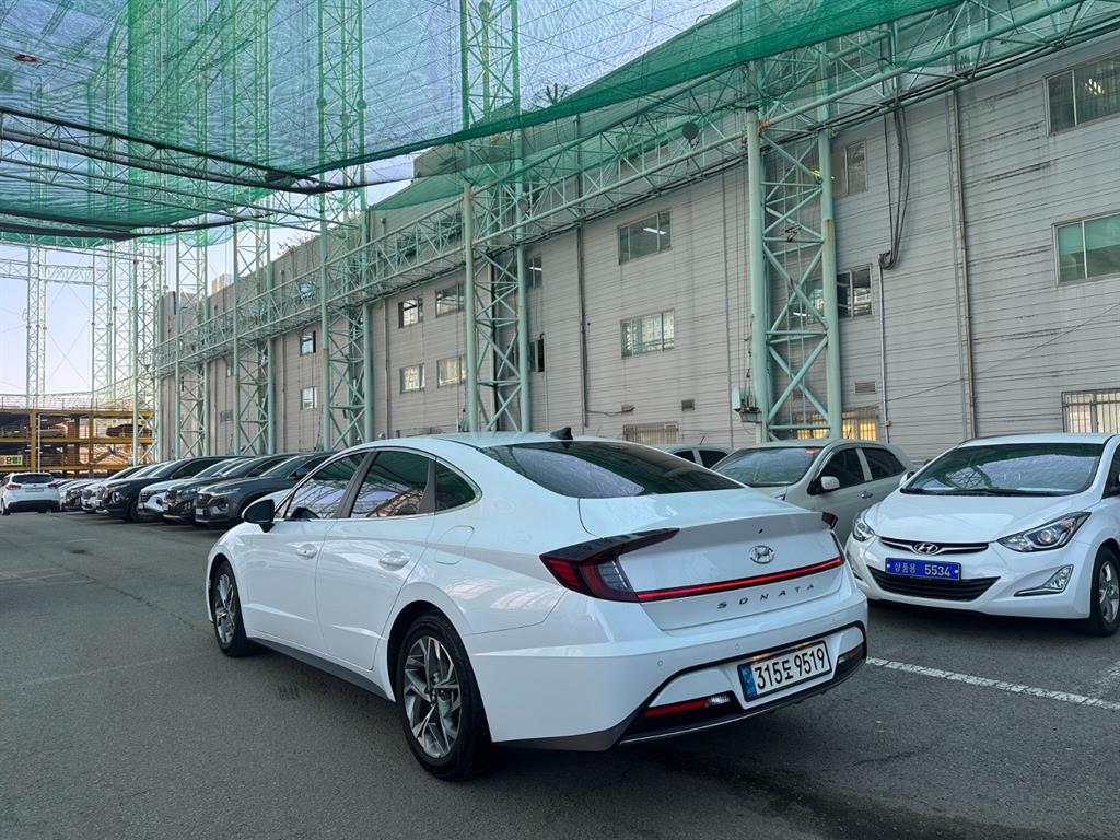 HYUNDAI Sonata - Vista 3