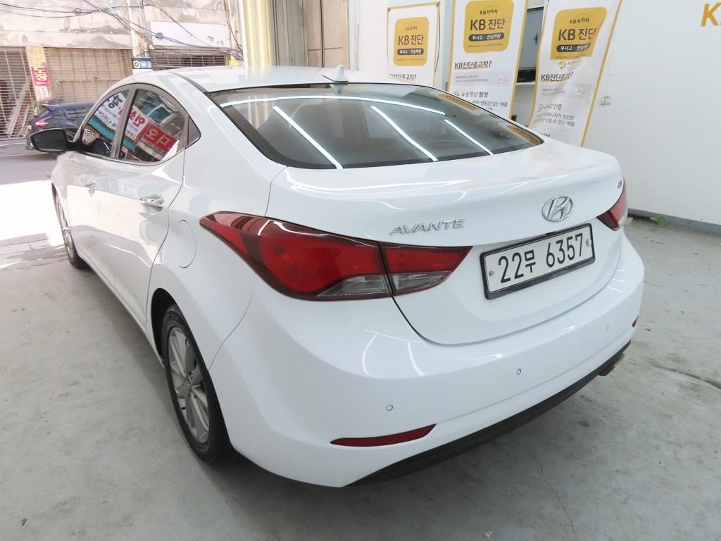 HYUNDAI Avante - Vista 4