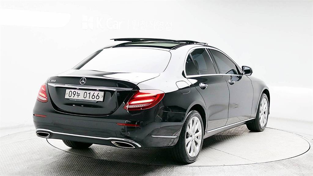 Mercedes Benz E class - Vista 5