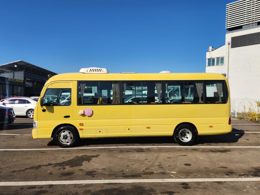 medium and large bus Hyundai bus - Vista 4