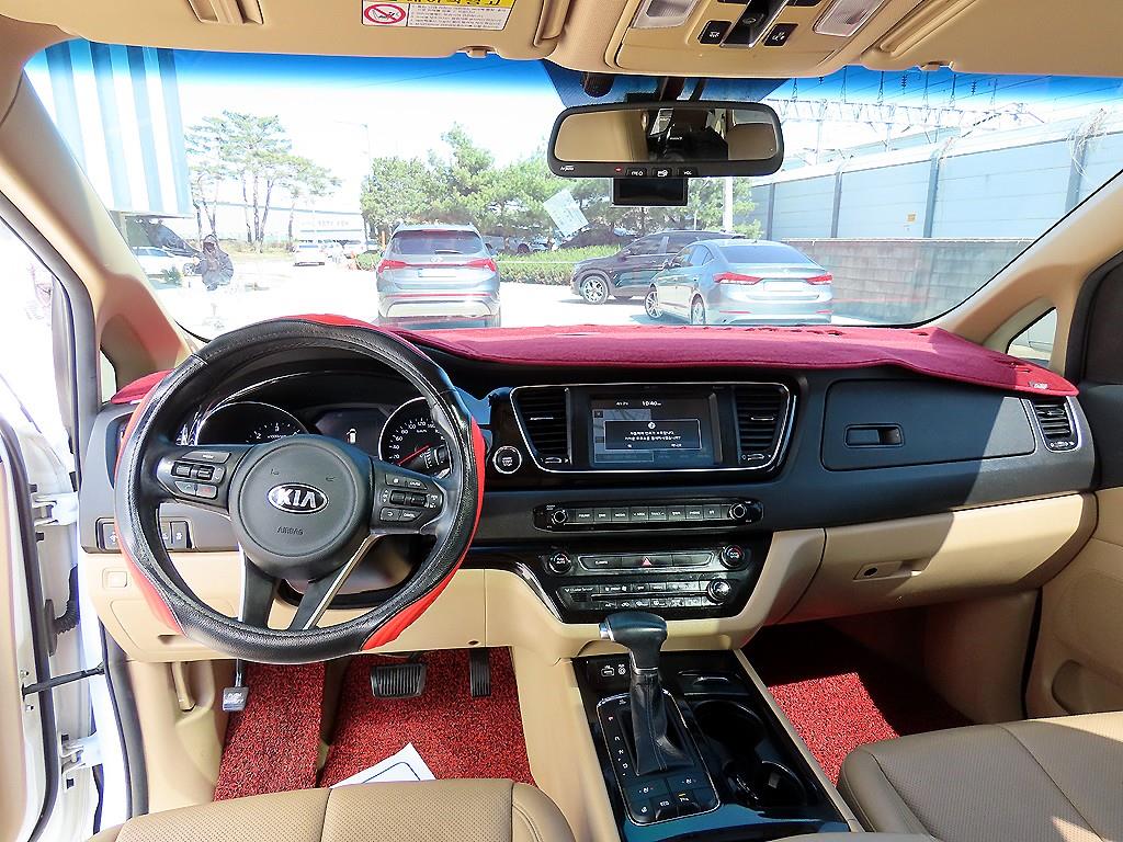 KIA Carnival - Vista 8