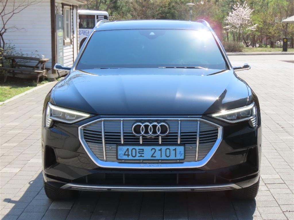 Audi e-Tron 2021 Negro - Importación desde Corea - HF Imports Iquique - Foto 1