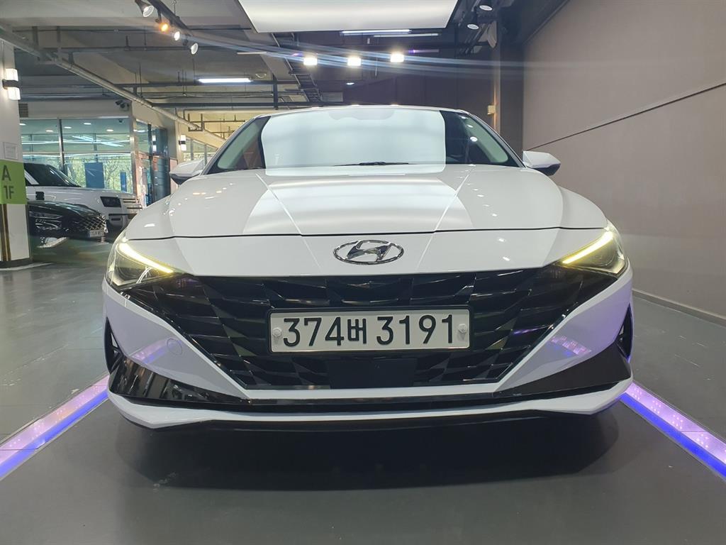 HYUNDAI Avante - Vista 2