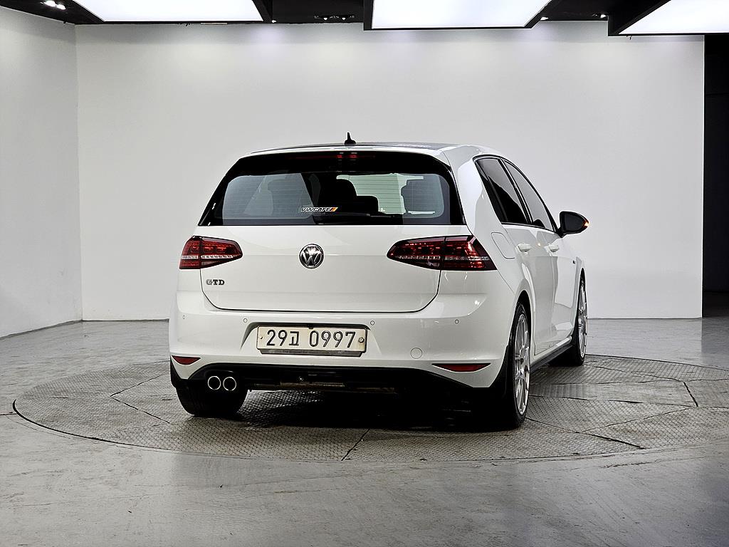 Volkswagen Golf - Vista 3