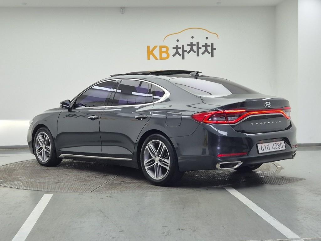 HYUNDAI Grandeur - Vista 3