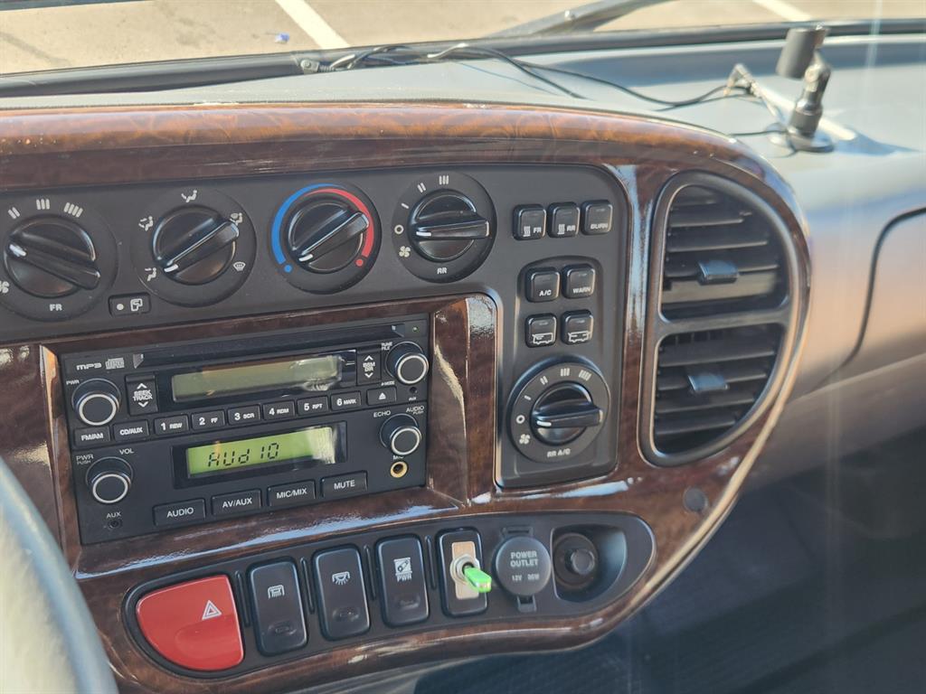 medium and large bus Hyundai bus - Vista 12