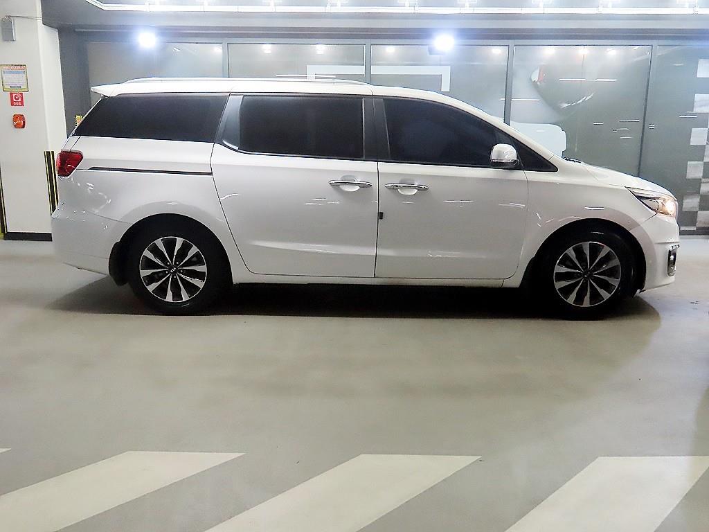 KIA Carnival - Vista 3