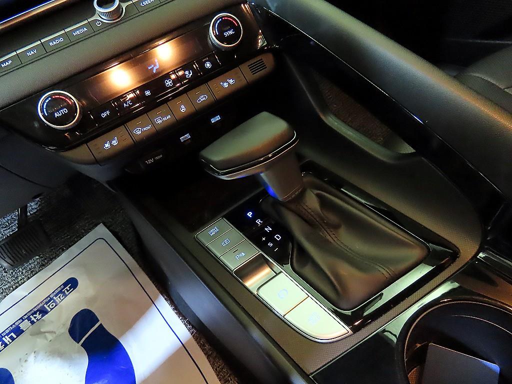 HYUNDAI Avante - Vista 12