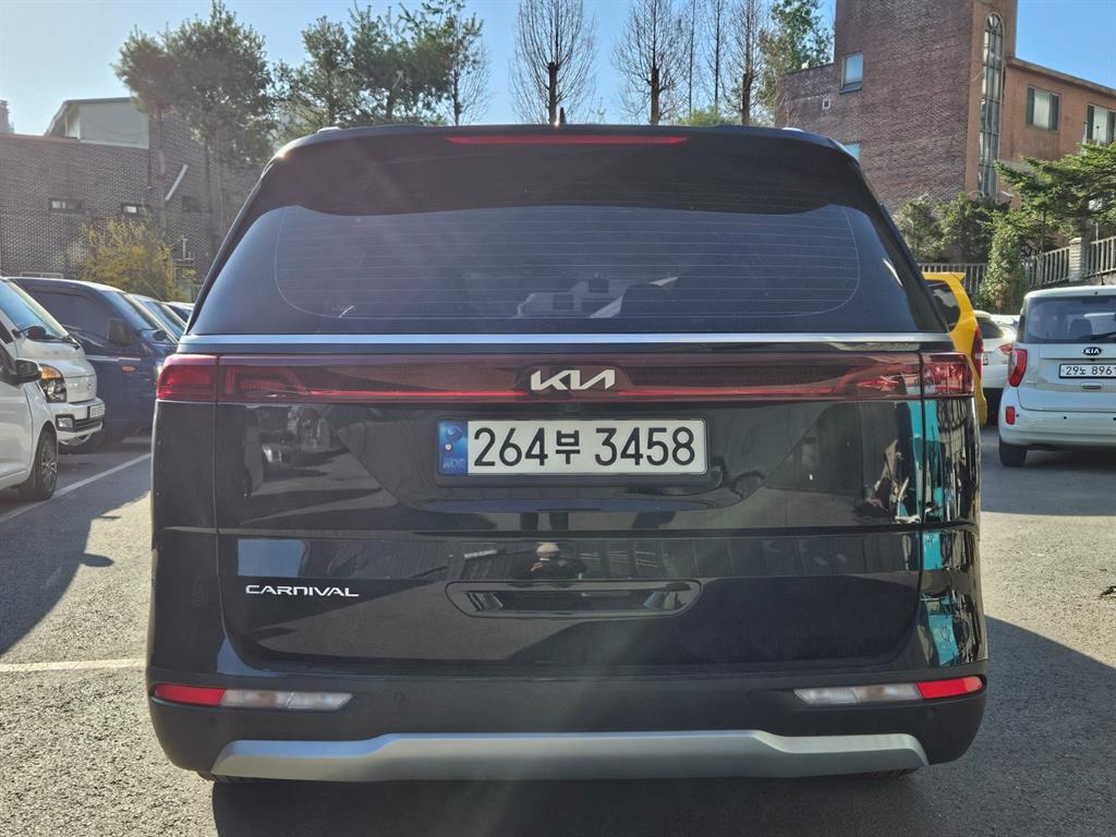 KIA Carnival - Vista 5