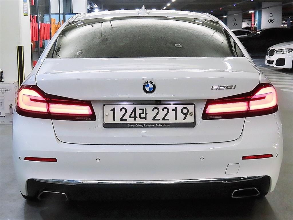 BMW 5 Series - Vista 5