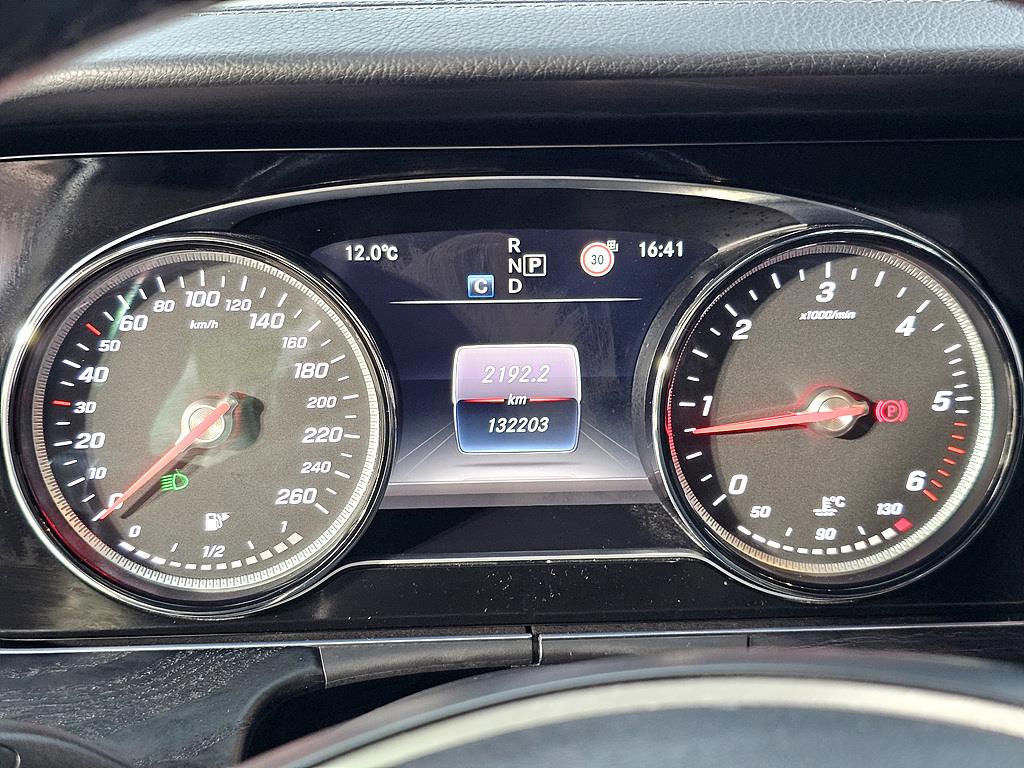 Mercedes Benz E class - Vista 7