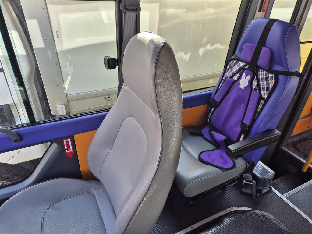 medium and large bus Hyundai bus 2017 Amarillo - Importación desde Corea - HF Imports Iquique - Foto 17