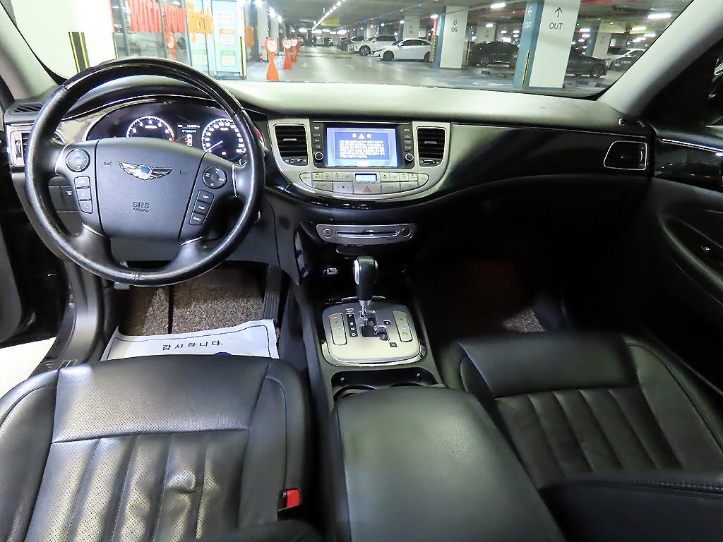 HYUNDAI Genesis - Vista 10