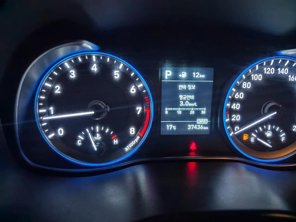 HYUNDAI Kona - Vista 7