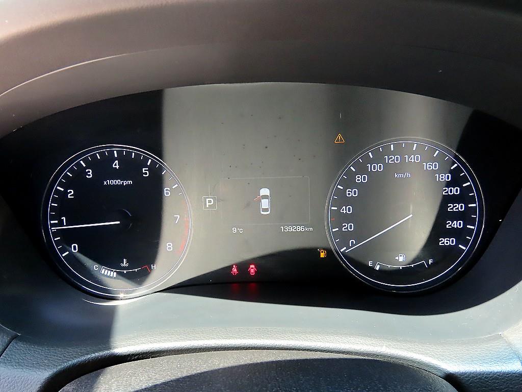 HYUNDAI Genesis - Vista 9