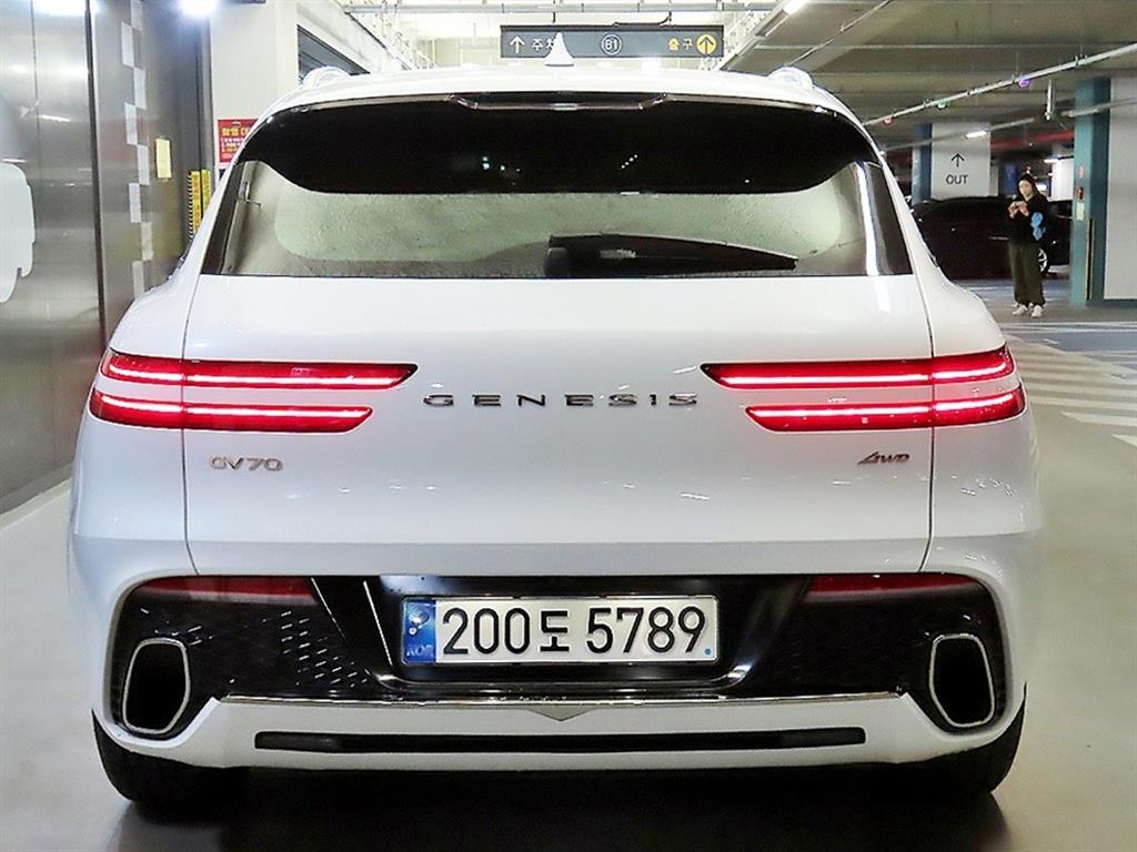 Genesis GV70 - Vista 5