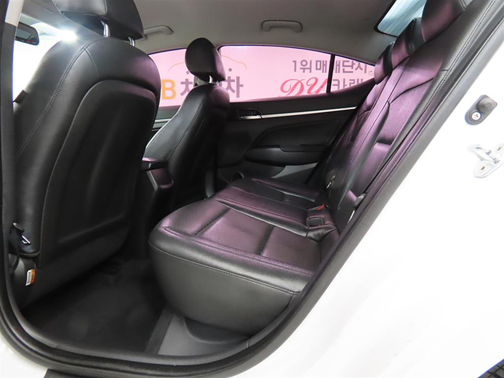 HYUNDAI Avante - Vista 6