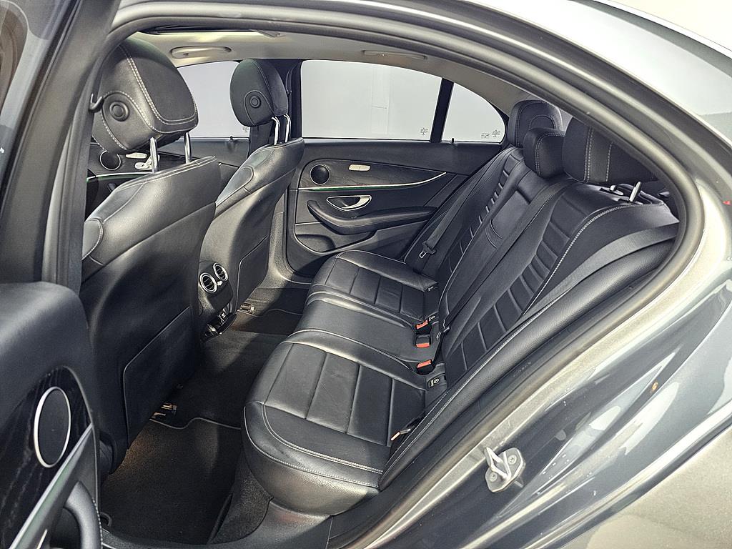 Mercedes Benz E class - Vista 9