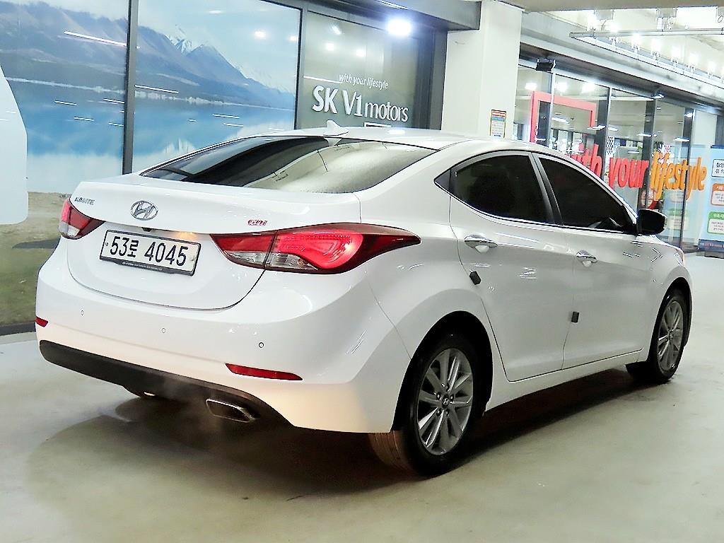 HYUNDAI Avante - Vista 4