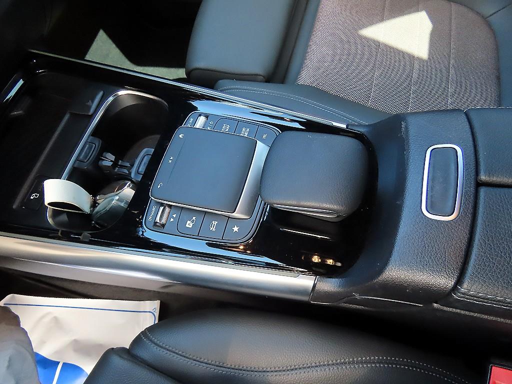 Mercedes Benz EQA - Vista 11