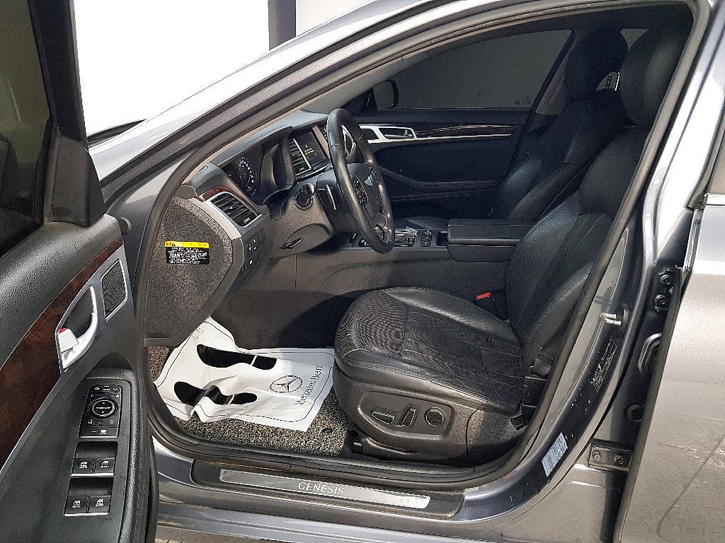 HYUNDAI Genesis - Vista 6