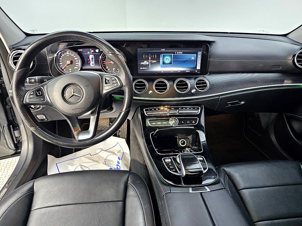 Mercedes Benz E class - Vista 5