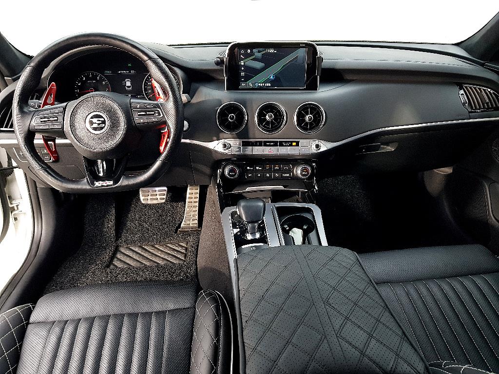 KIA Stinger - Vista 5