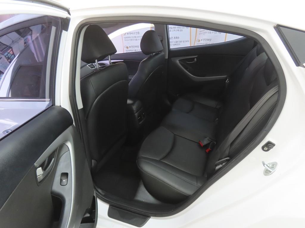 HYUNDAI Avante - Vista 6