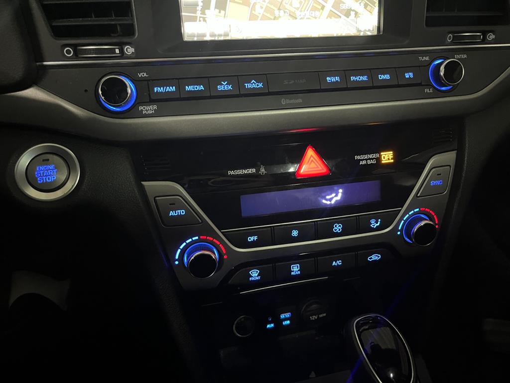 HYUNDAI Avante - Vista 12