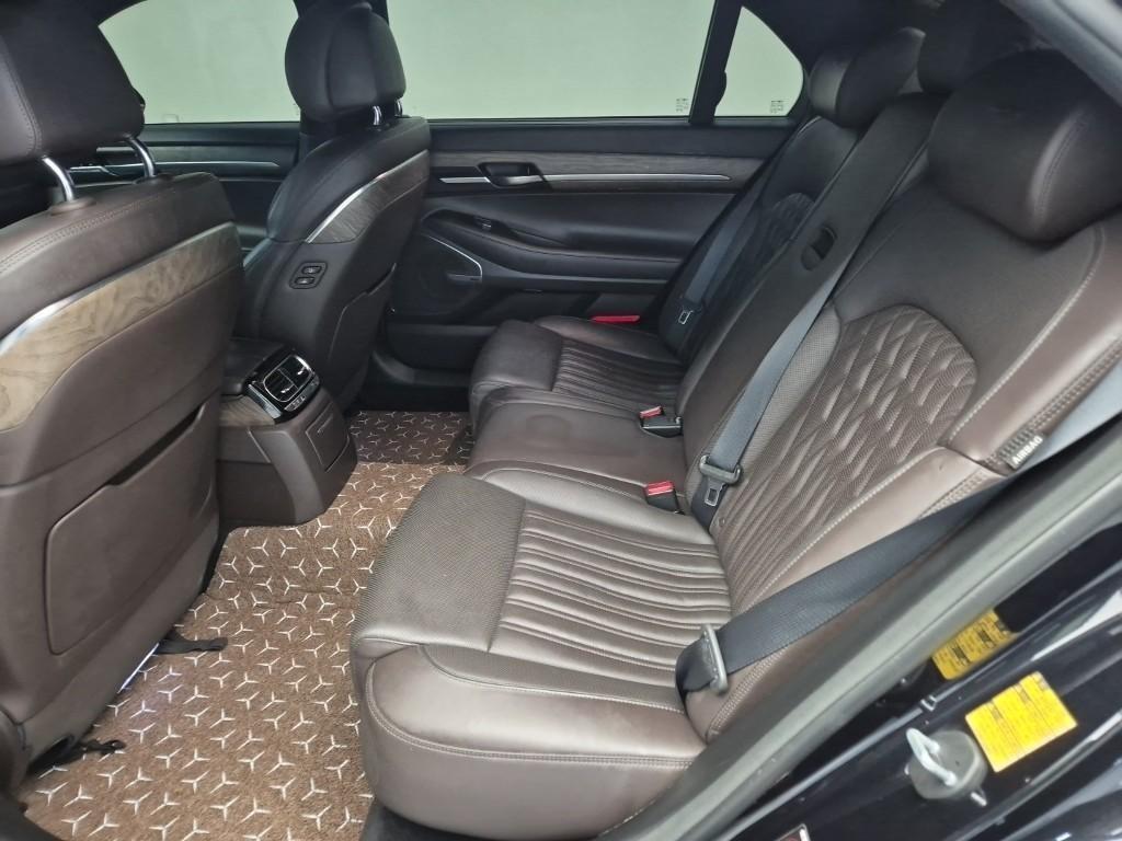 Genesis G90 - Vista 12