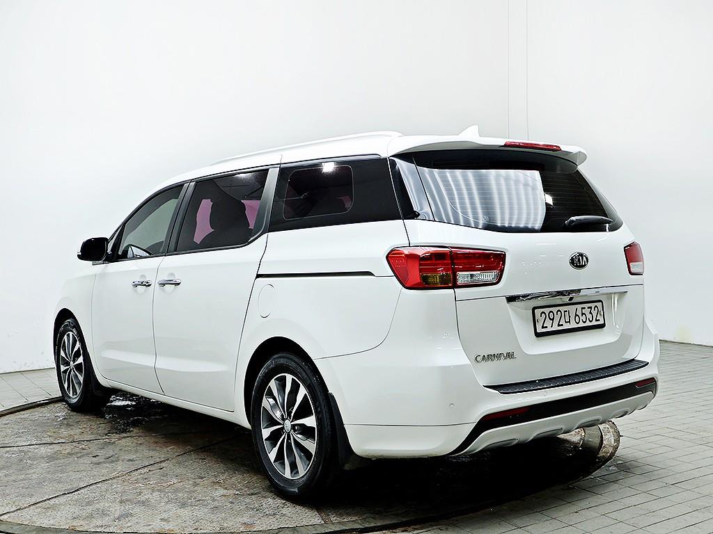 KIA Carnival - Vista 7