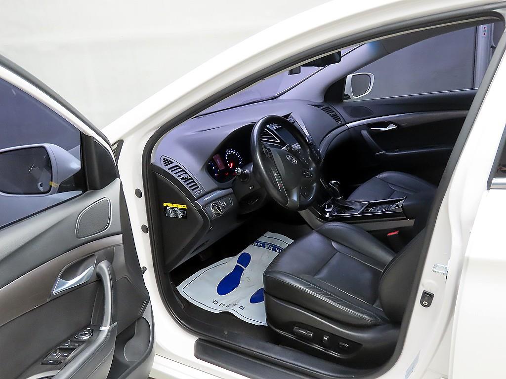 HYUNDAI i40 - Vista 5