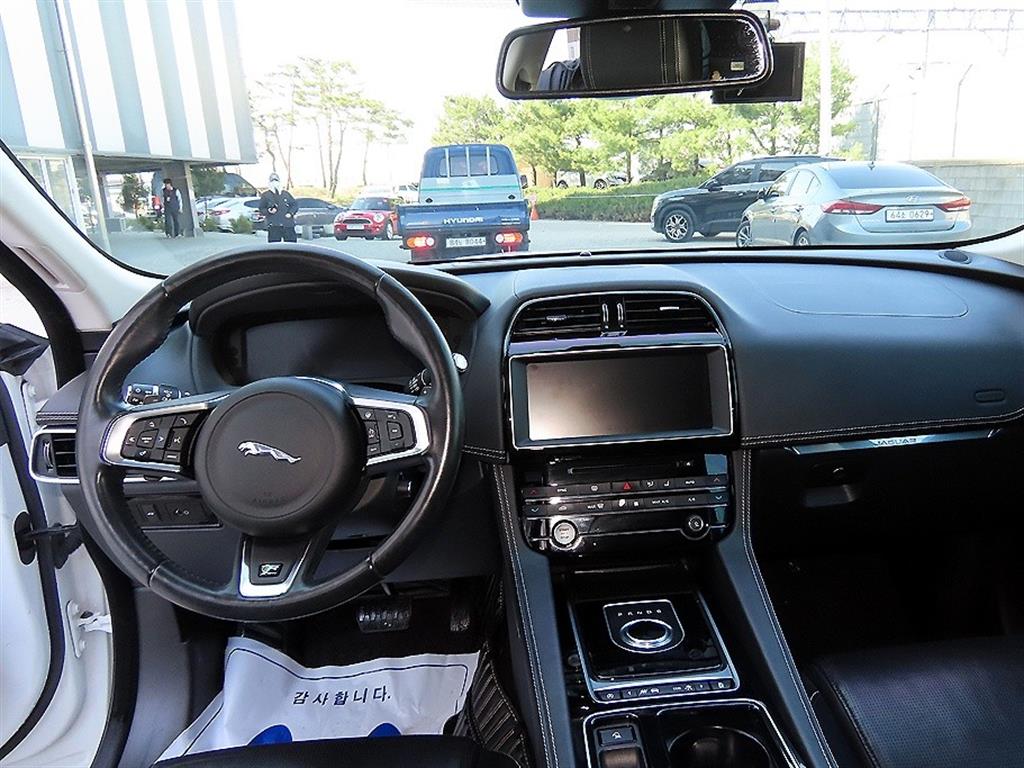 Jaguar F-PACE - Vista 7