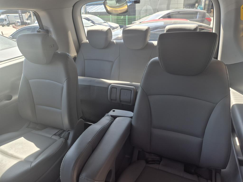 HYUNDAI Starex - Vista 8