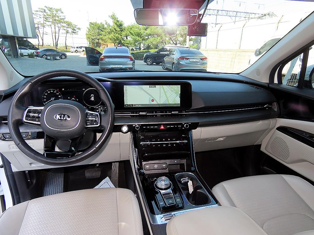 KIA Carnival - Vista 8