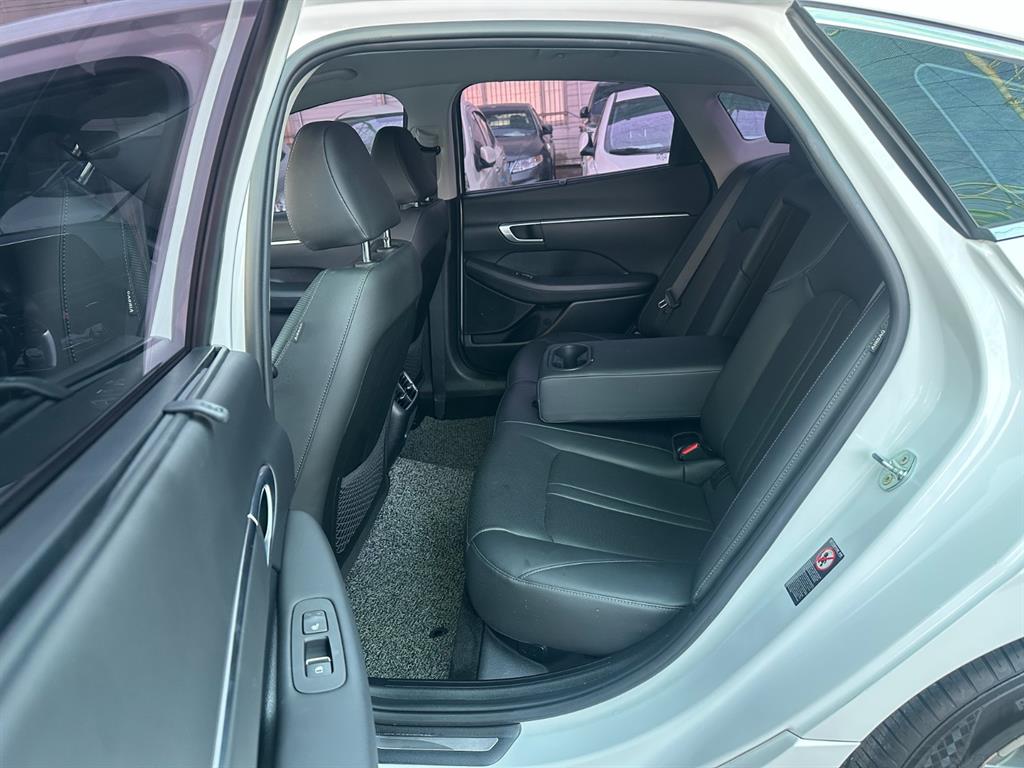 HYUNDAI Sonata - Vista 8