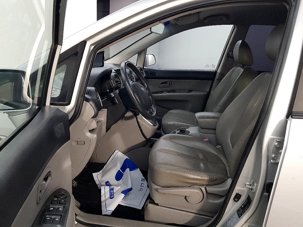 KIA Carens - Vista 8