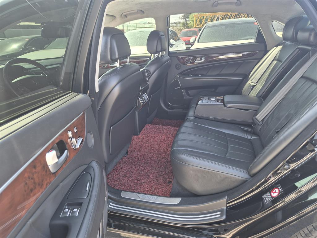 HYUNDAI Equus - Vista 12