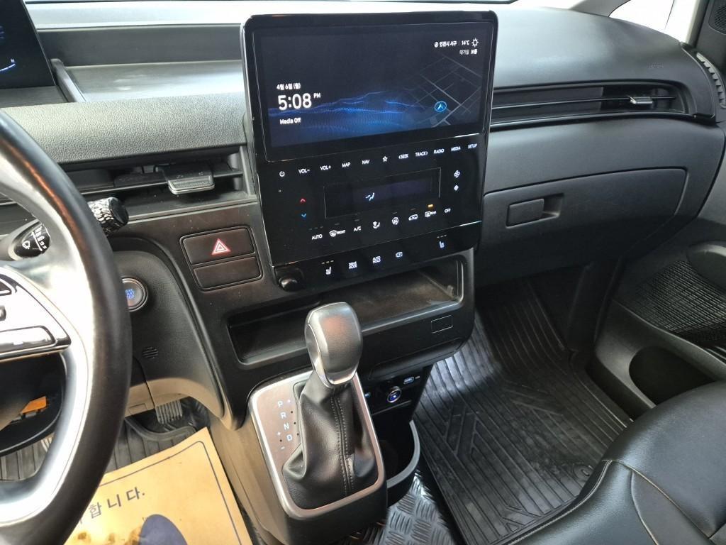 HYUNDAI Staria - Vista 10