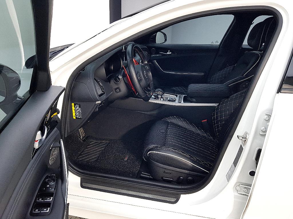 KIA Stinger - Vista 8