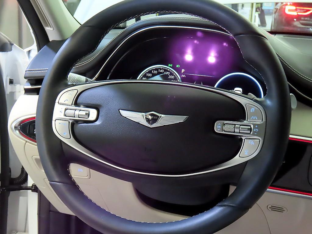 Genesis GV70 - Vista 8