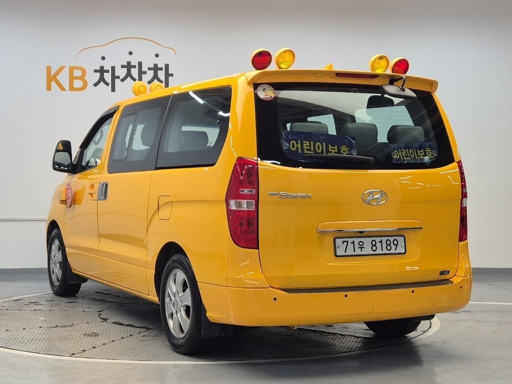 HYUNDAI Starex - Vista 2