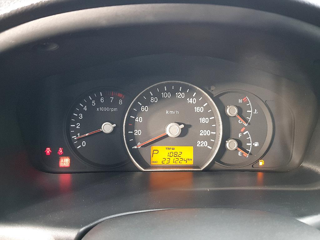 KIA Carens - Vista 7