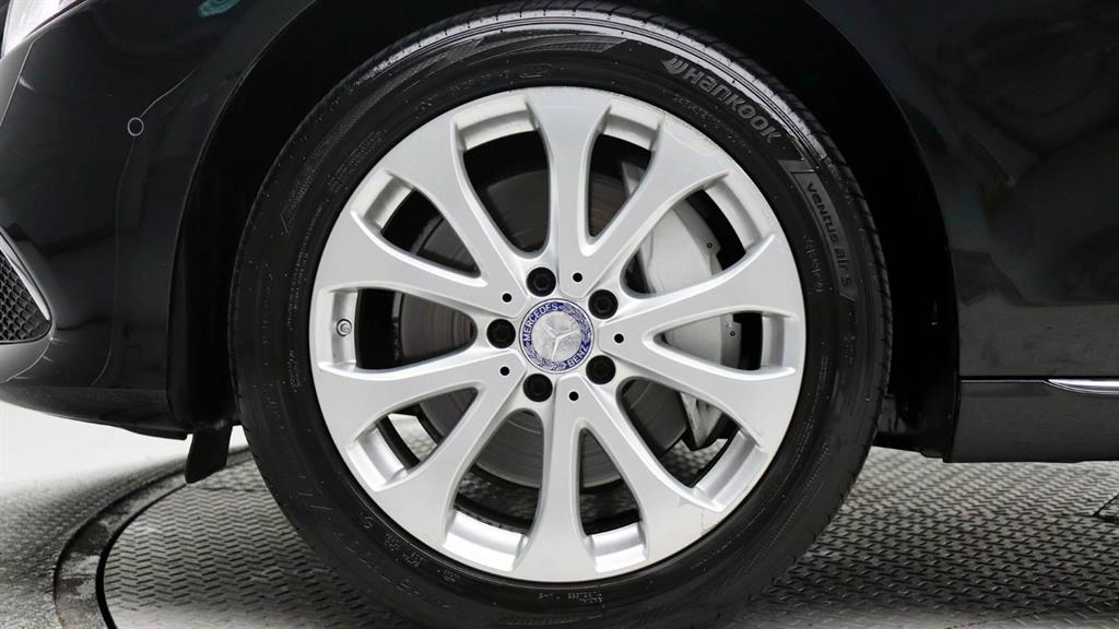 Mercedes Benz E class - Vista 9