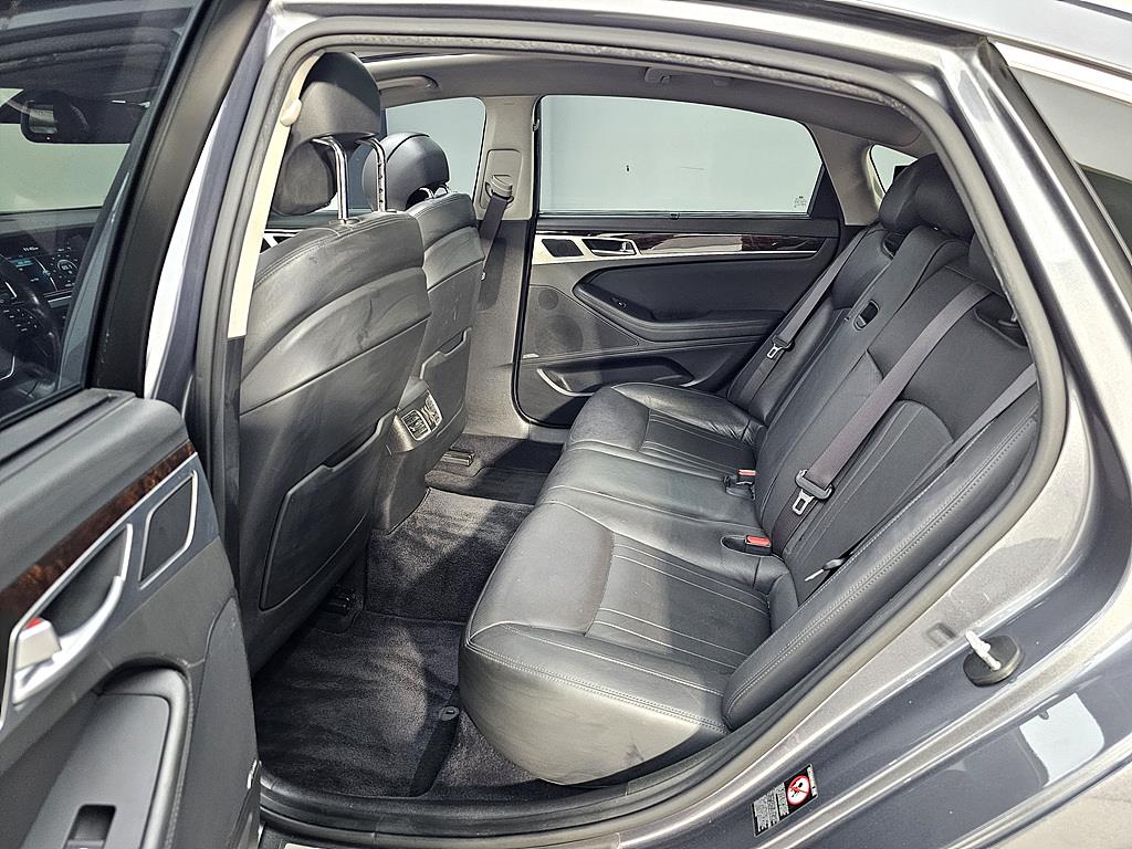 HYUNDAI Genesis - Vista 9