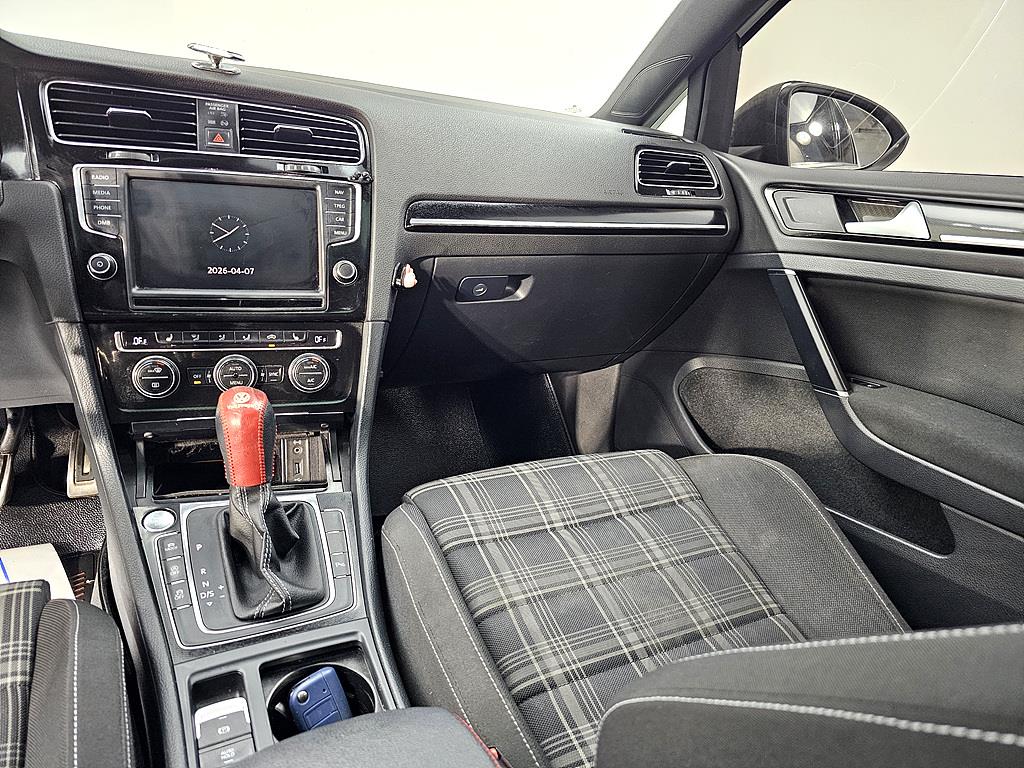 Volkswagen Golf - Vista 10