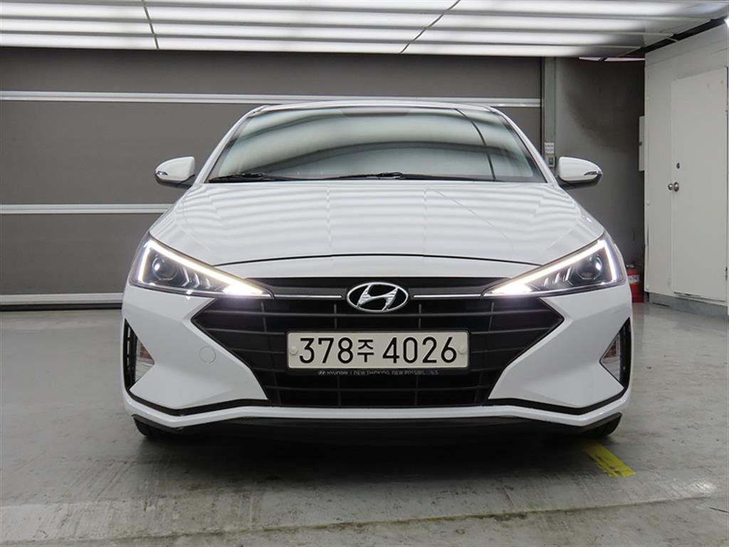 HYUNDAI Avante - Vista 2